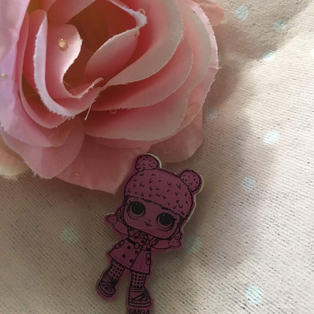 Girl’s LOL Pin - Picture 2 of 6